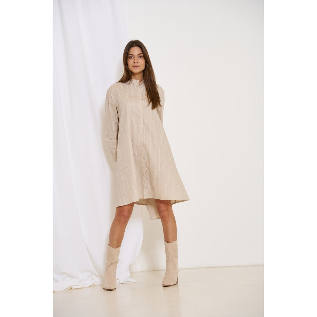 MARTA DU CHATEAU Marta du chateau dam klänning 83558ID Dress Beige